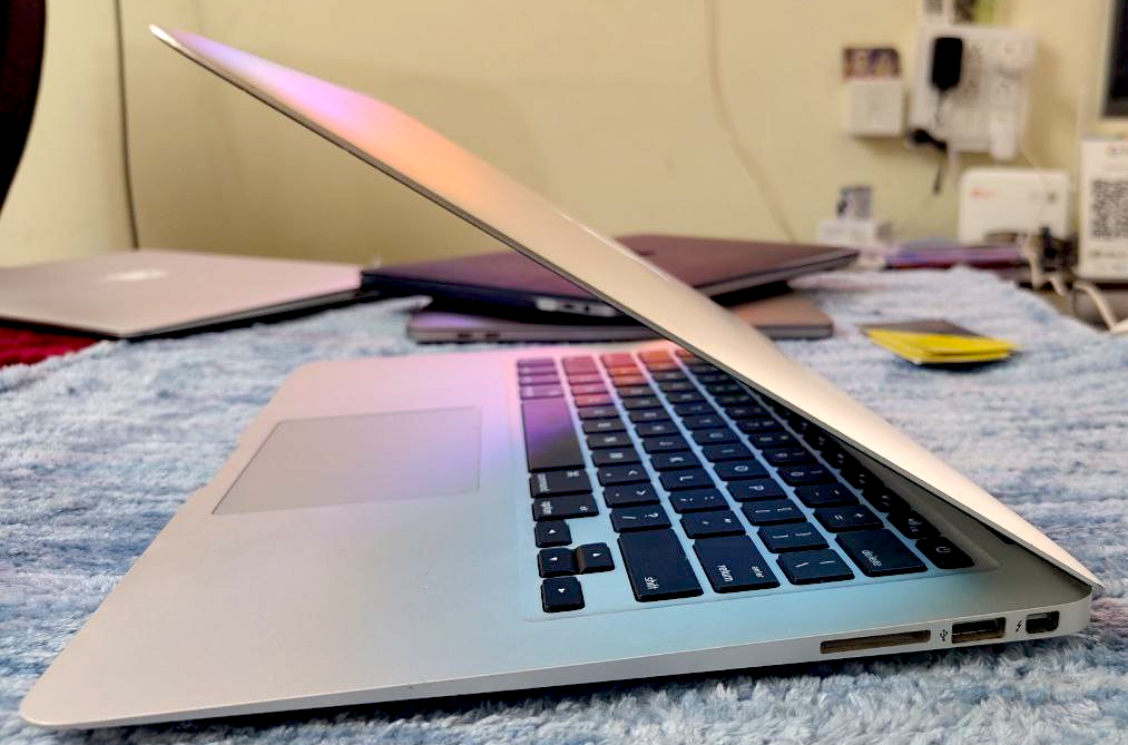 Apple MacBook Air 2017 SDXC Port USB